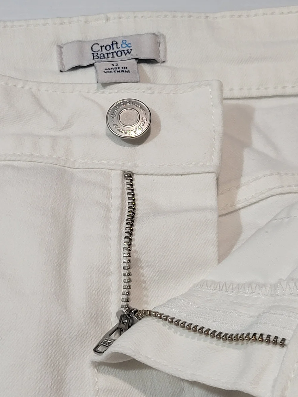 Croft & Barrow Womens Size 12 White Stretch Denim Bermuda Shorts 5 Pocket Classi